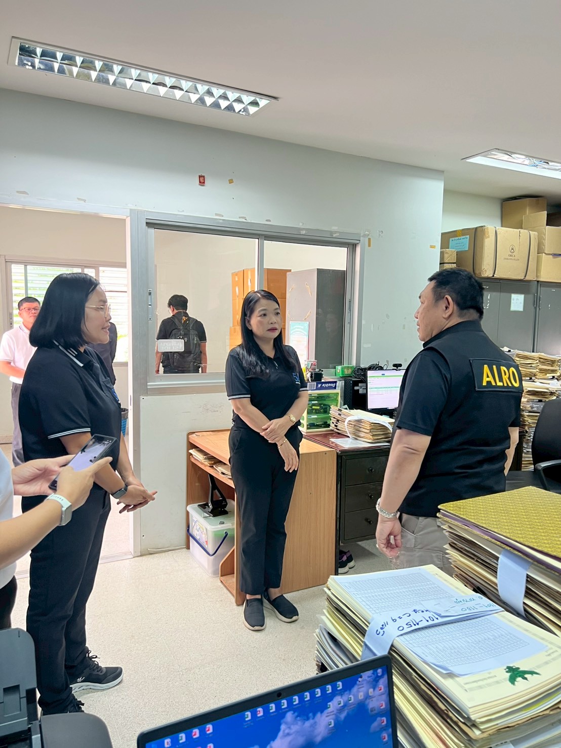 title - เลขาธิการ ส.ป.ก. ตรวจเยี่ยม ส.ป.ก.ยโสธร และลงพื้นที่ตรวจเยี่ยมกลุ่มวิสาหกิจชุมชนโคขุนหนองแหน และศูนย์ต้นแบบเกษตรทฤษฎีใหม่ในเขตปฏิรูปที่ดิน (นายสุริยา  หงษ์ลอยวงษ์) จังหวัดยโสธร